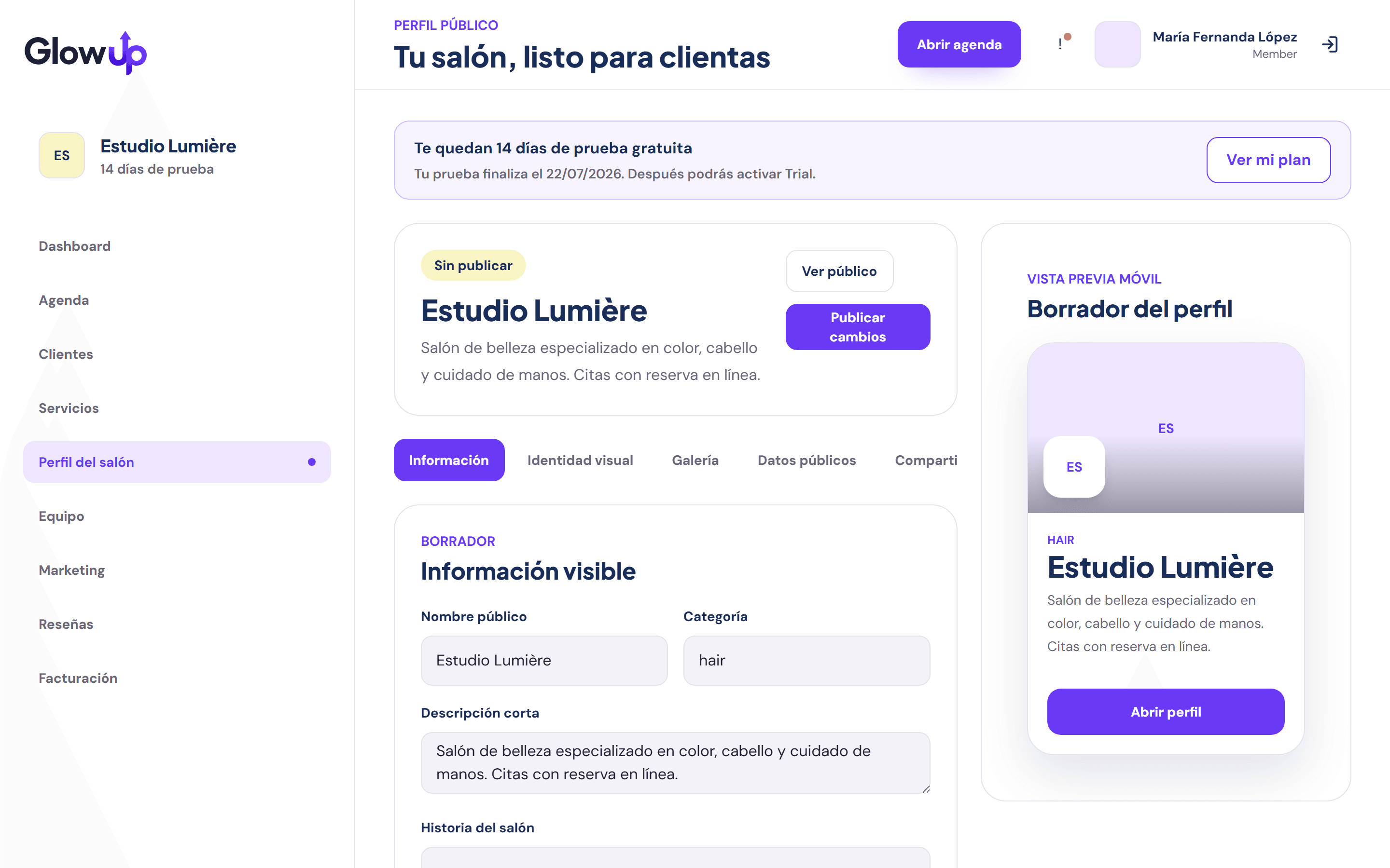 Editor del perfil público en GlowUp con los colores y la marca del salón