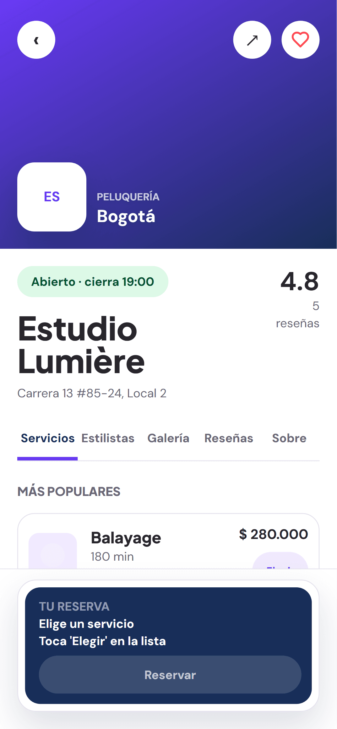 Página pública de un salón en GlowUp con sus servicios, equipo y botón de reserva